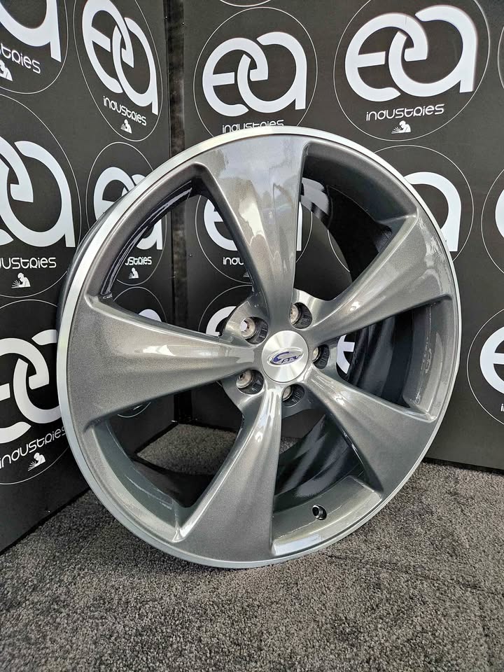 Ford Dark Argent style wheel rim in hyper dark grey showroom view