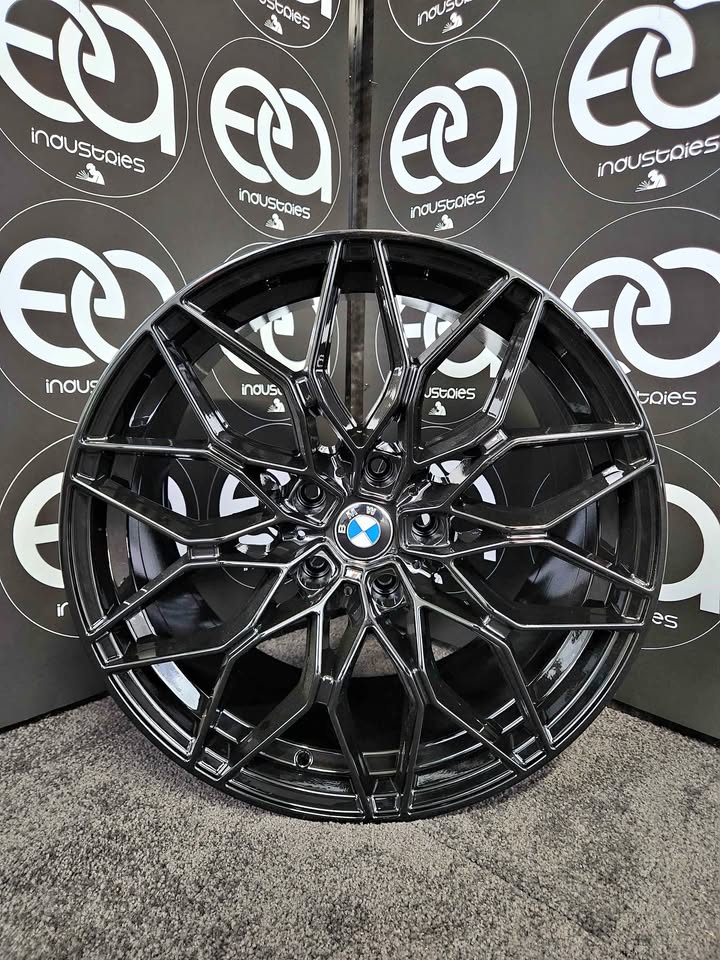 19 inch BMW FF59 style gloss black wheel rim showroom view