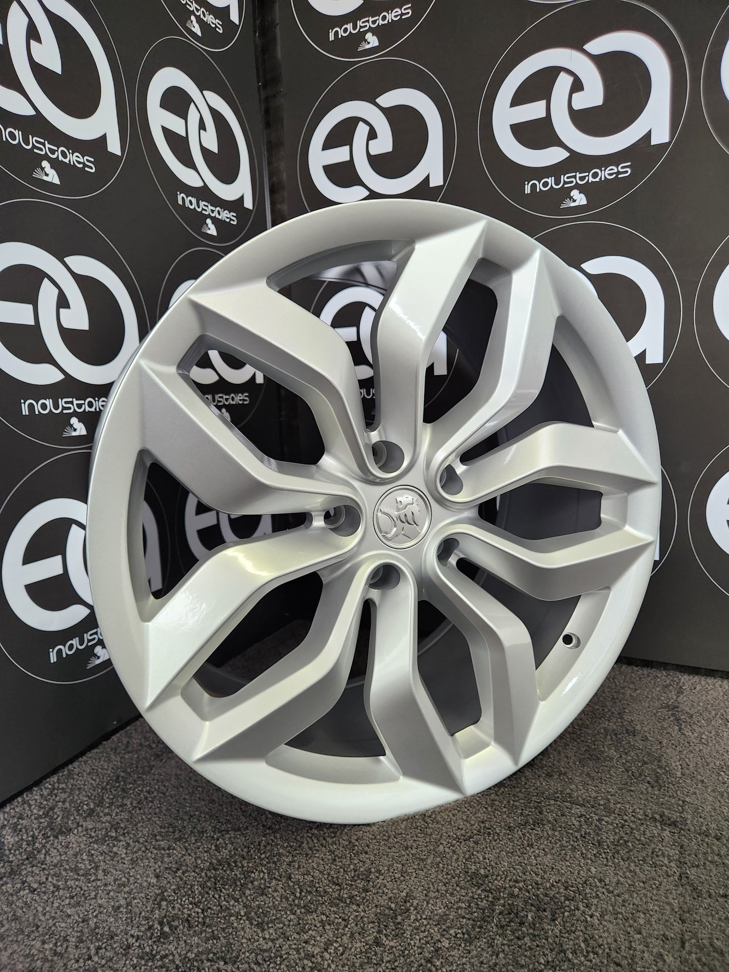 20 inch Holden Inflections silver wheel rim showroom view