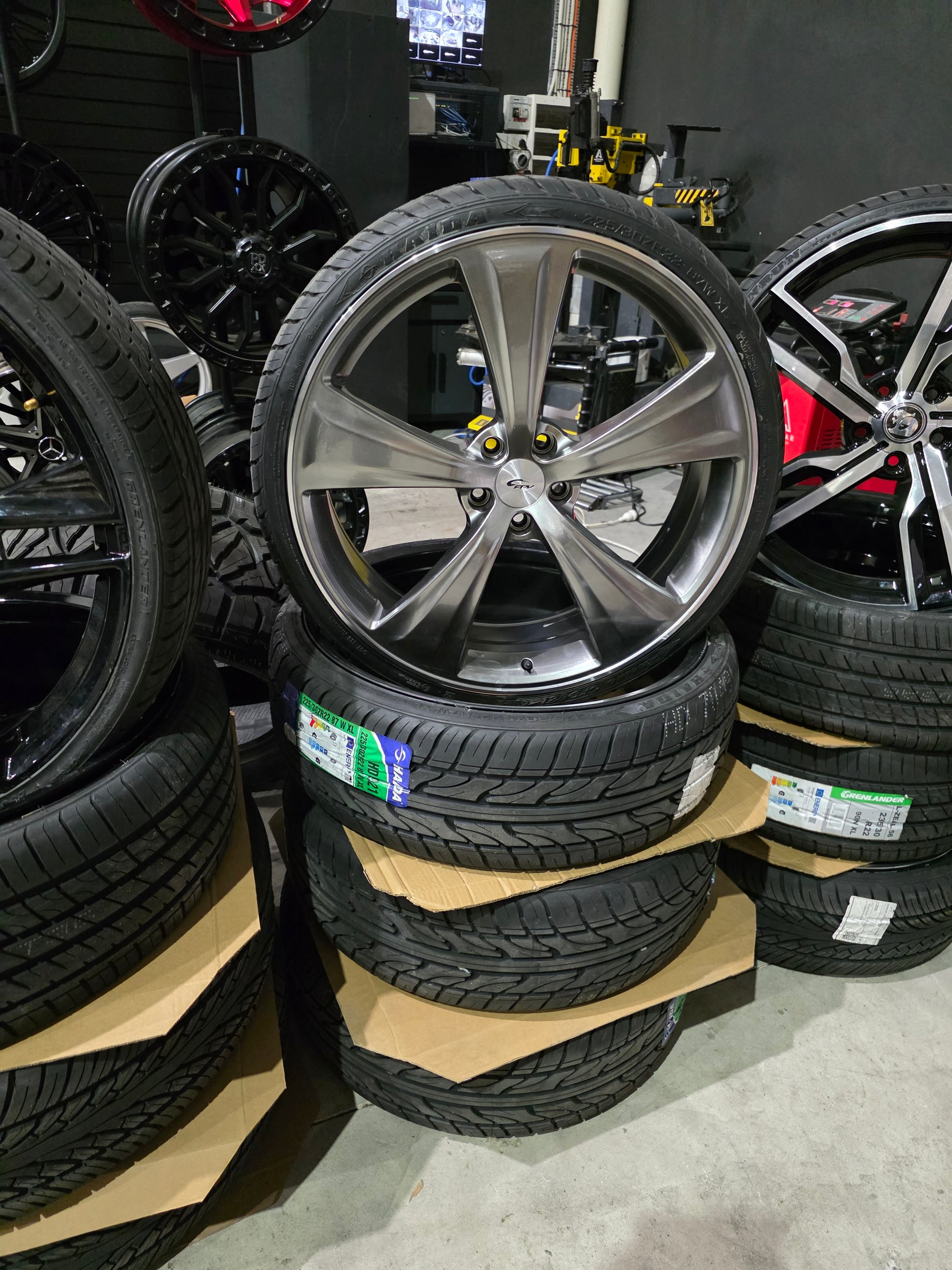 Suits Ford Falcon BA BF FG FGX - Argent Style 22x8 Hyper Dark Machine Lip Wheels