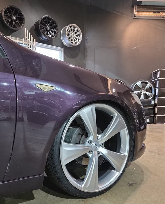 DARK ARGENTS 22x8 HYPER SILVER - 1 SET WITH TYRES