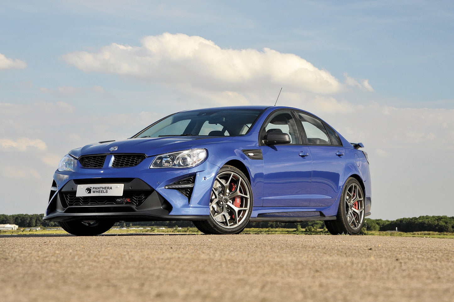 GTS-8 HSV GTSR vehicle image 1