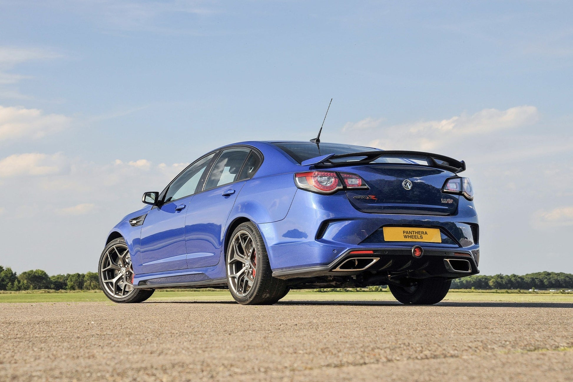 GTS-8 HSV GTSR vehicle image 3