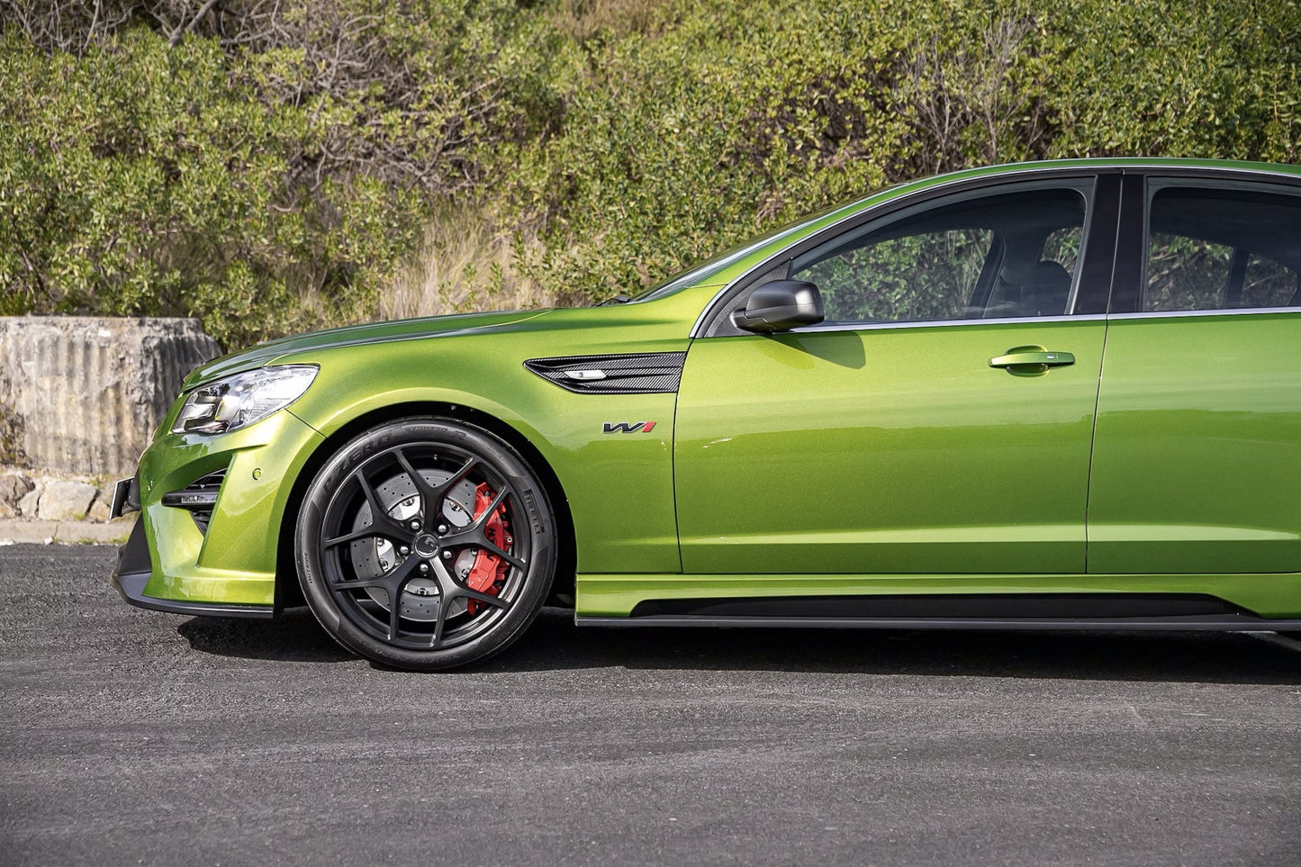 GTS-8 HSV GTSR W1 green vehicle image 1