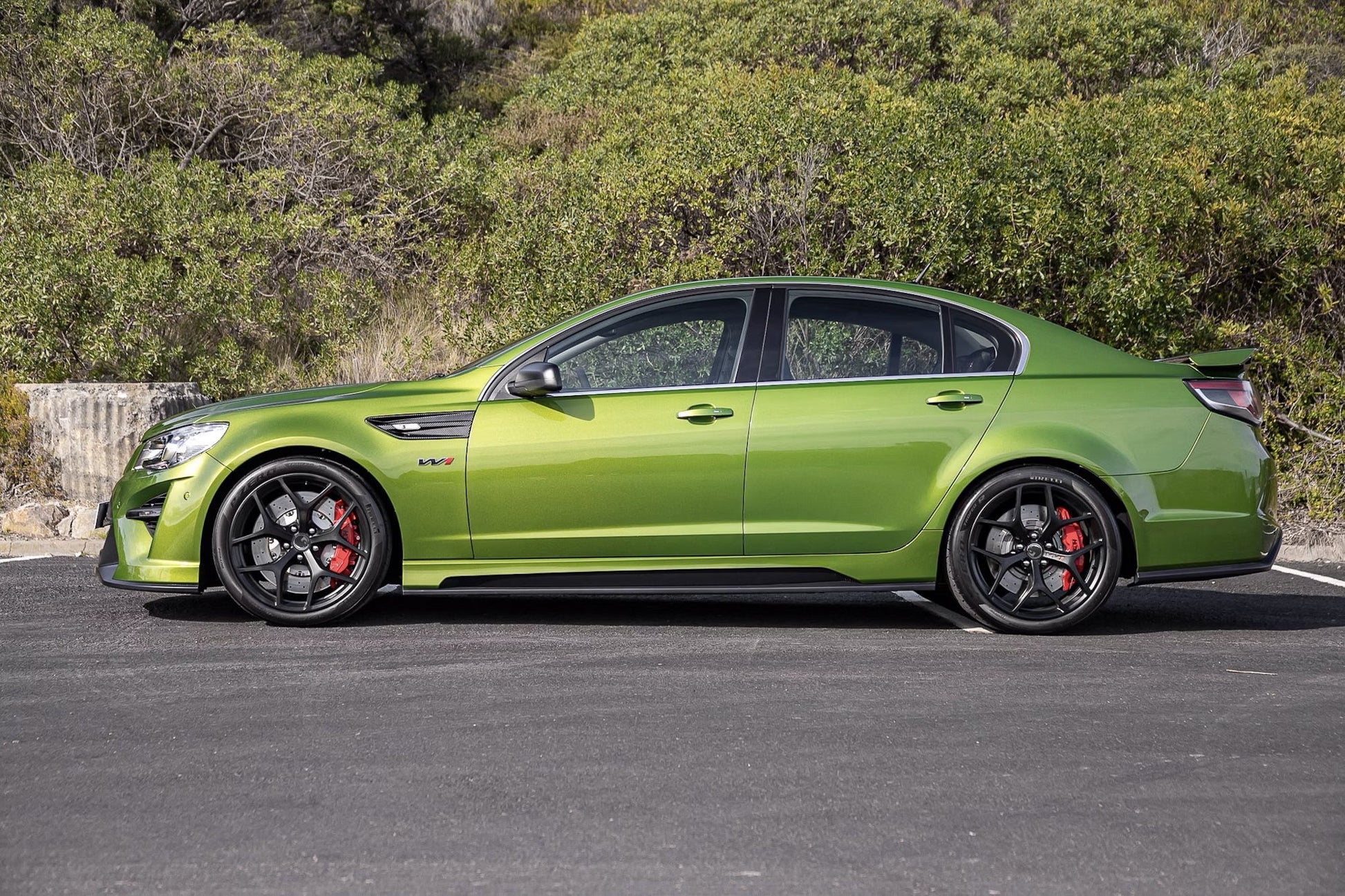 GTS-8 HSV GTSR W1 green vehicle image 2