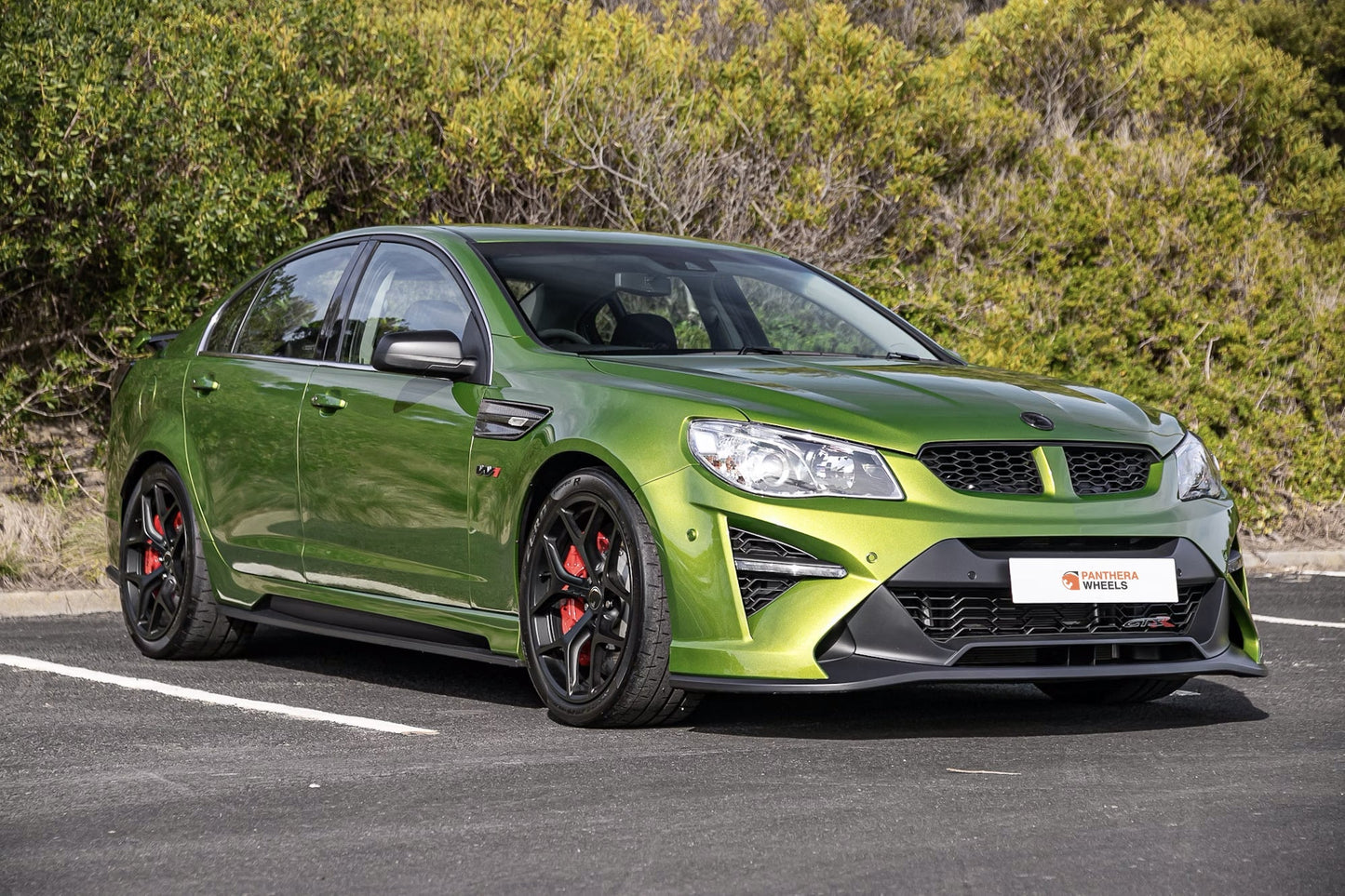 GTS-8 HSV GTSR W1 green vehicle image 3