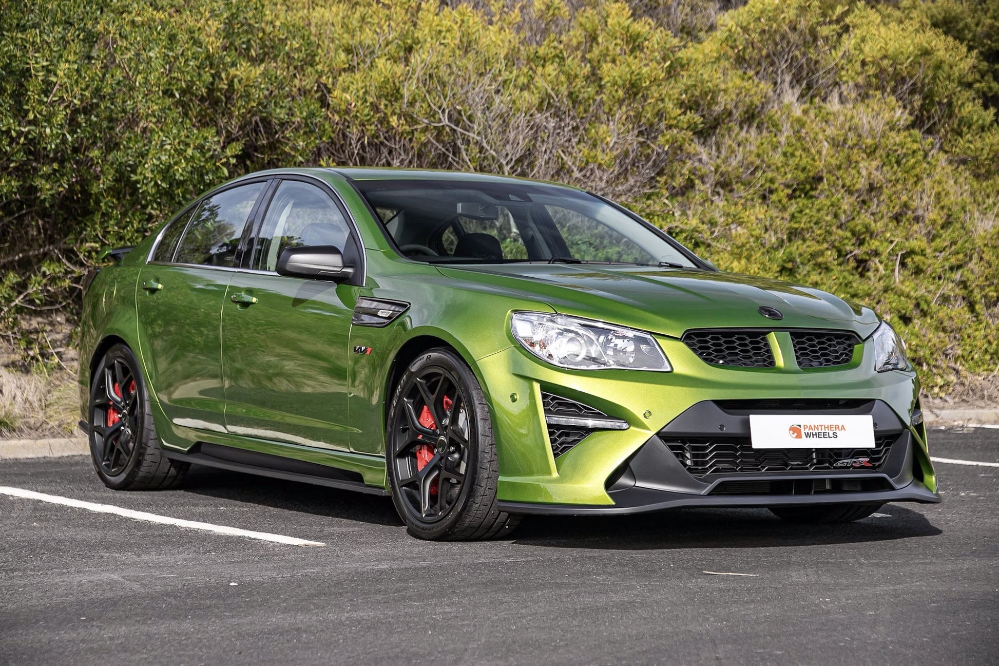 GTS-8 HSV GTSR W1 green vehicle image 3