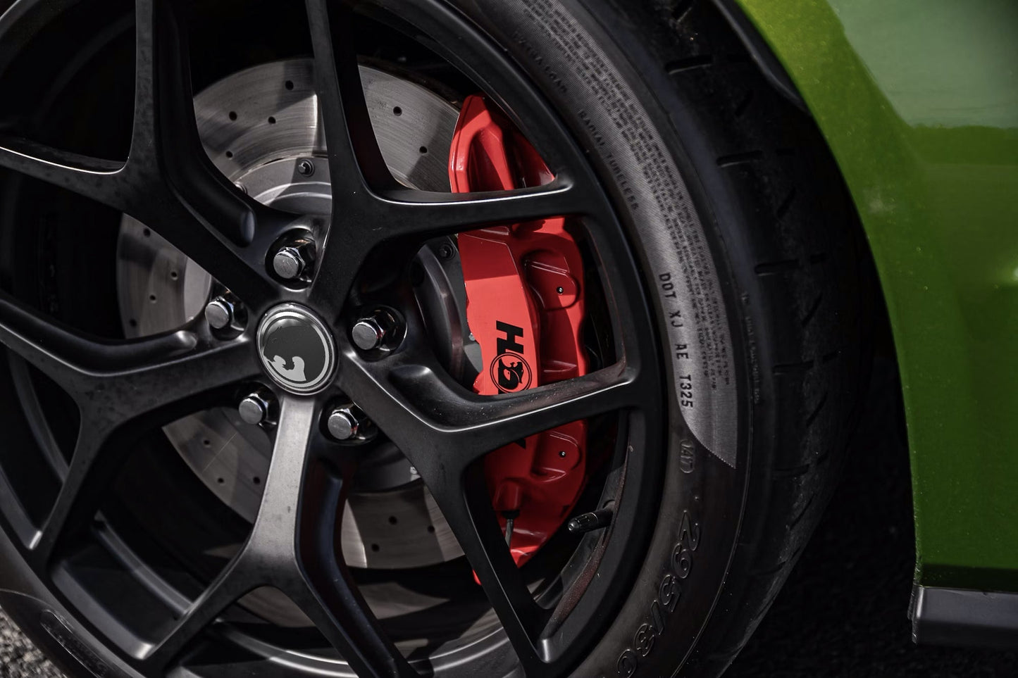 GTS-8 HSV GTSR W1 green vehicle image 5