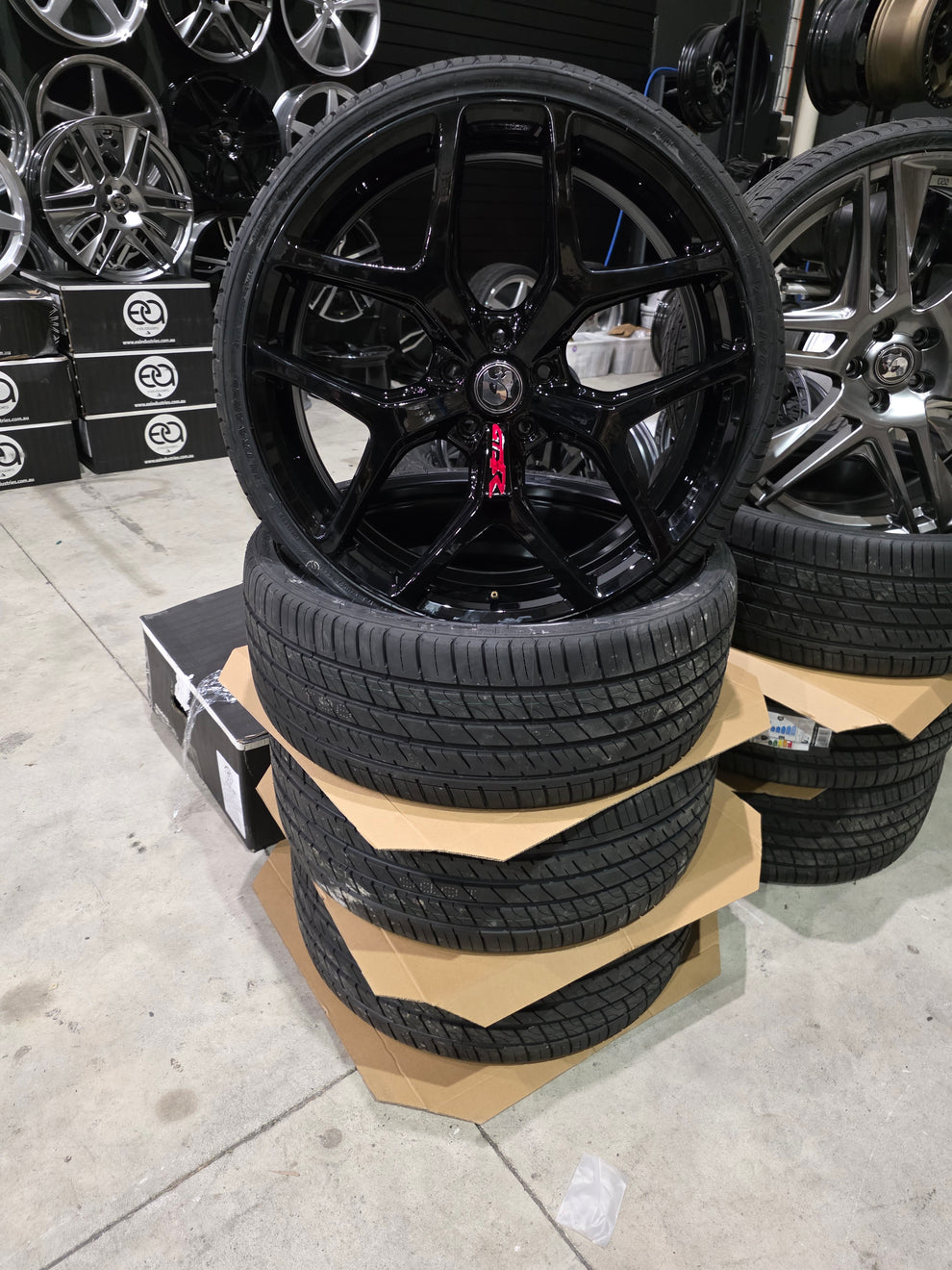 GTSR 22x8 GLOSS BLACK - 1 SET WITH TYRES – EA Industries
