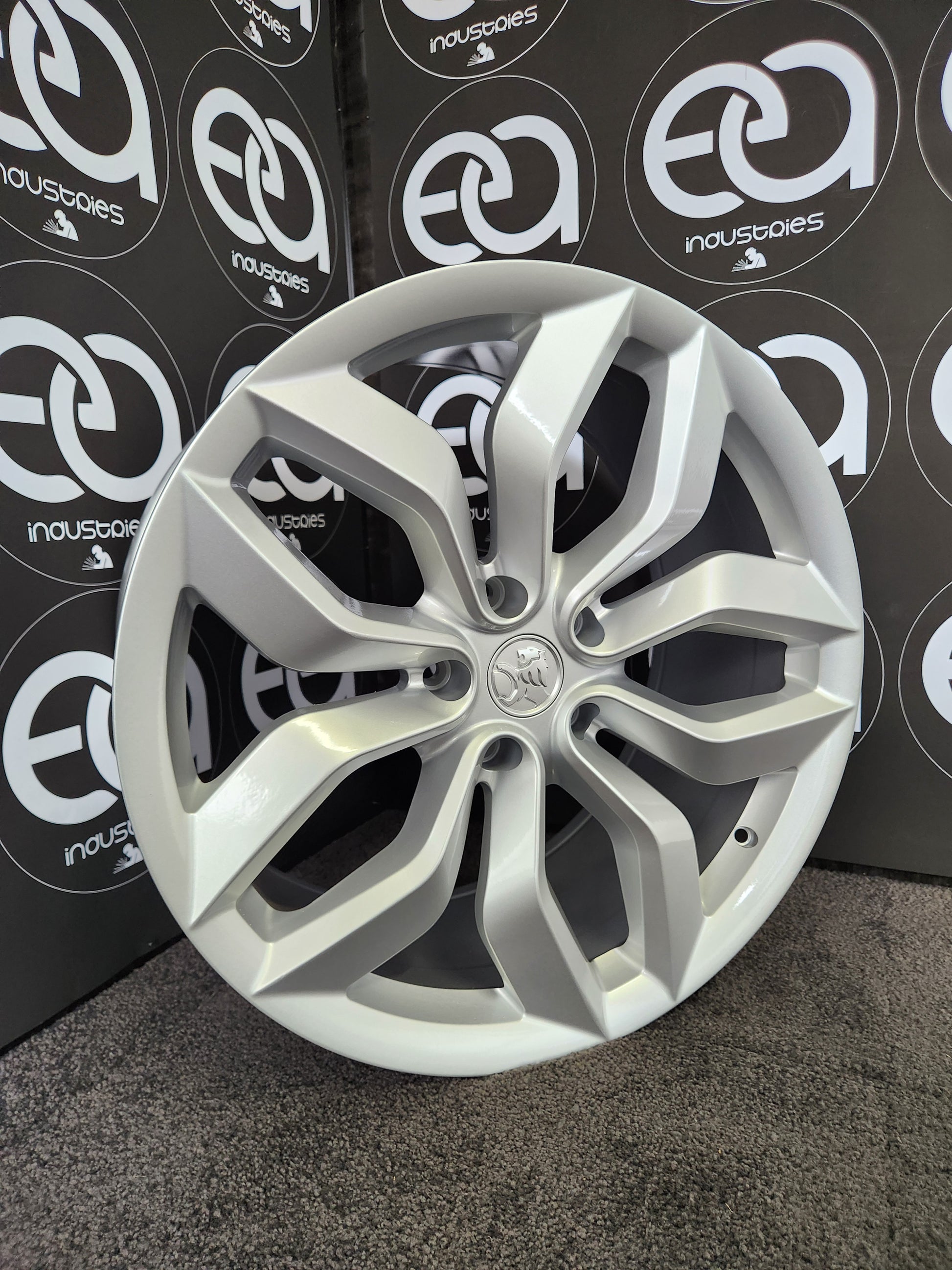 20 inch Holden Inflections silver wheel rim showroom view
